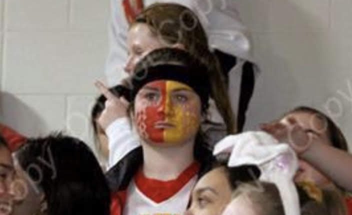 kateworthy360's tweet photo. Freshman year I showed up to the Marist vs mmc basketball game and was the only one with face paint on.  #LastNightAsAMacConfessions https://t.co/ZAS71AYDDM