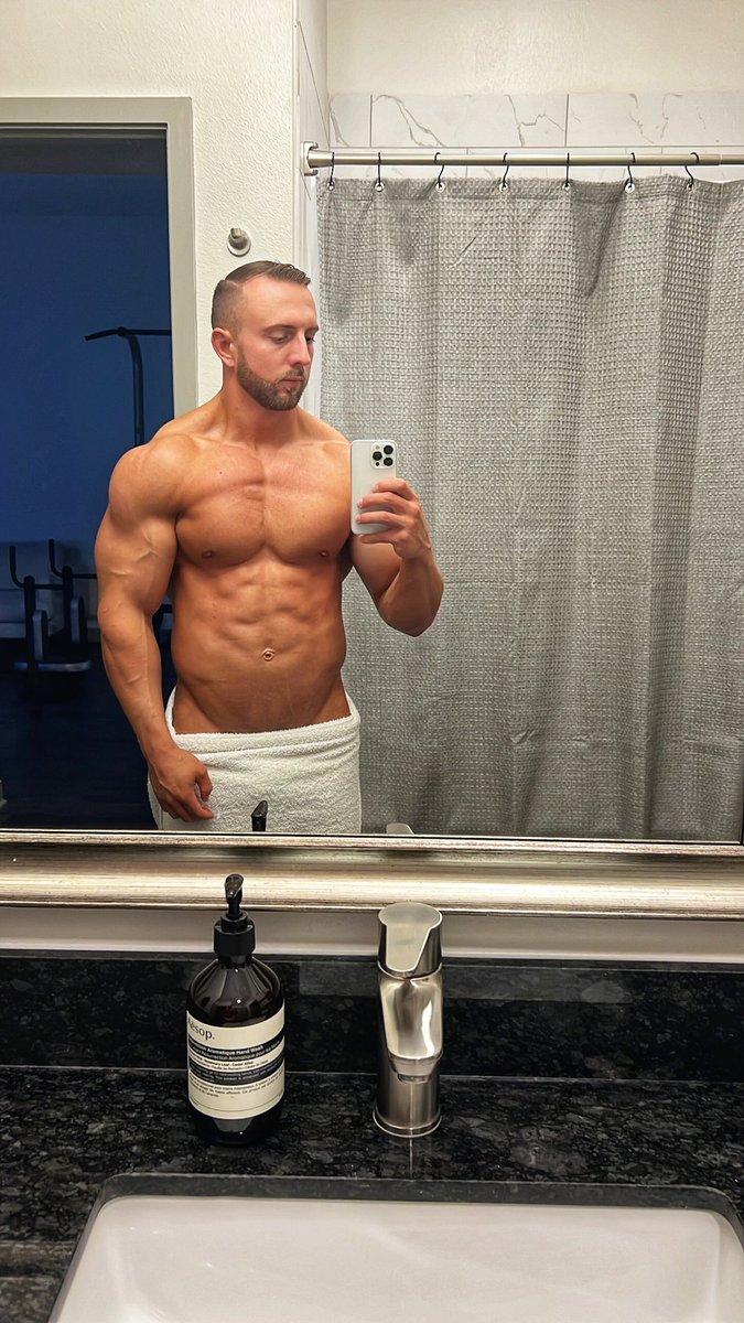 miles__alex's tweet photo. Do you like hot or cold showers 🚿?? https://t.co/o54SL3k6KB