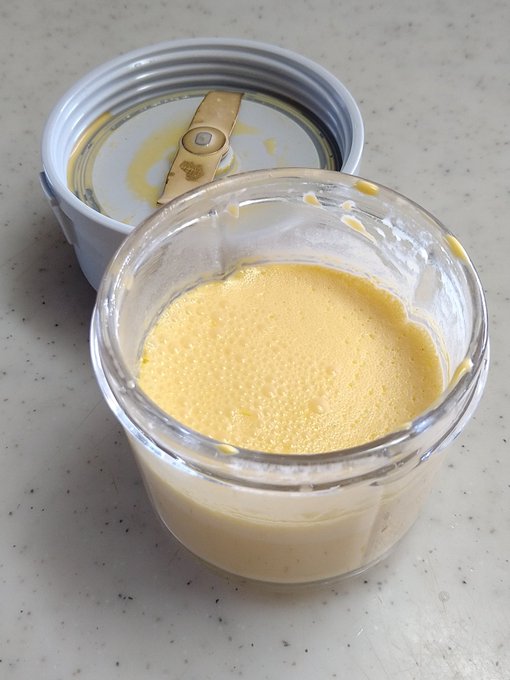 「うにバター」を牛乳で延ばしてウニソース作ったよ。これでウニクリームパスタ作る〜。 