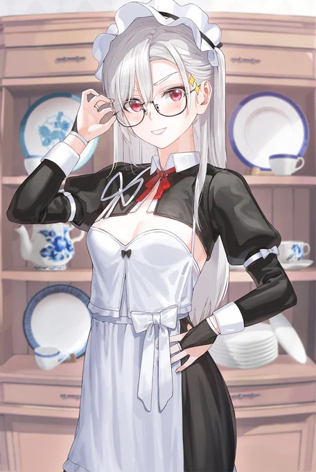 特に目が悪くはないけどスマートに見えたくてたまにメガネをかける銀髪メイドちゃん。 