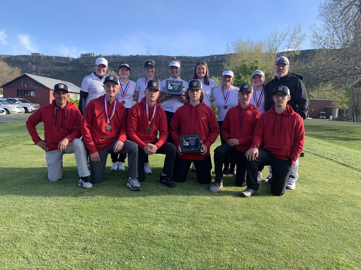 reecegarey's tweet photo. DISTRICT CHAMPS!! 
 also I won was the individual medalist! Good day to be a bulldog :) we’re not done yet… https://t.co/3E3aAfKHhV