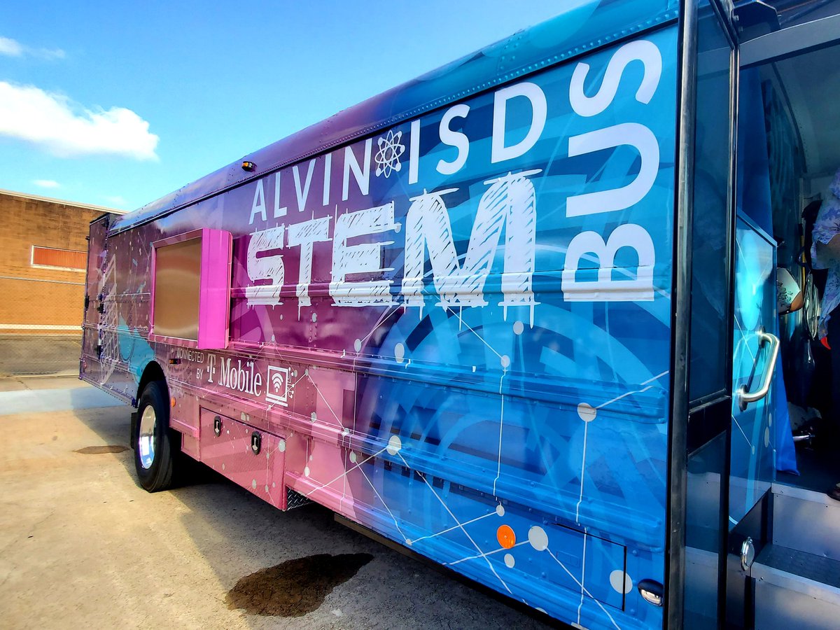 mejackson75's tweet photo. It's here... It's real... and It's amazing!  The Alvin ISD STEM Bus was revealed today. We are so honored to have helped design it and see their vision become a reality.  Kids will be exposed to 3D printing, NASA tech, VR, Drones, and so much more!  #StantecProud #StantecHOU https://t.co/YMs9Bvk30y