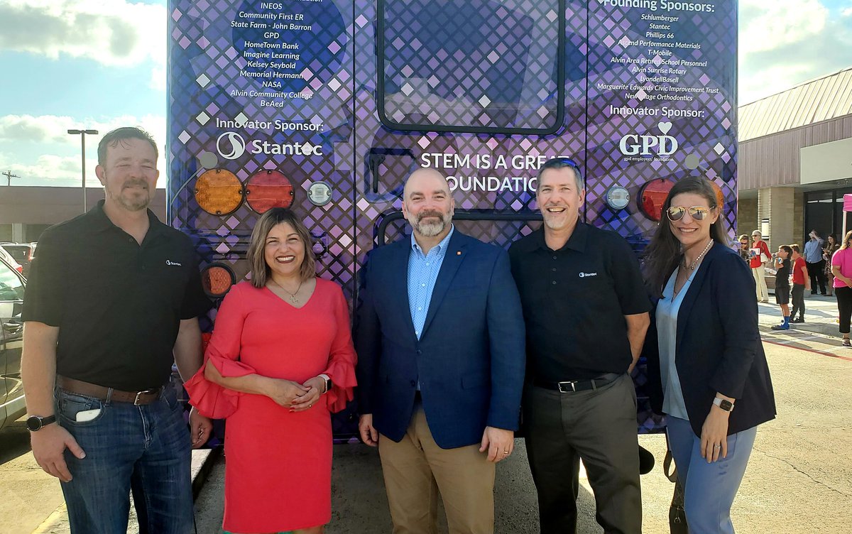 mejackson75's tweet photo. It's here... It's real... and It's amazing!  The Alvin ISD STEM Bus was revealed today. We are so honored to have helped design it and see their vision become a reality.  Kids will be exposed to 3D printing, NASA tech, VR, Drones, and so much more!  #StantecProud #StantecHOU https://t.co/YMs9Bvk30y
