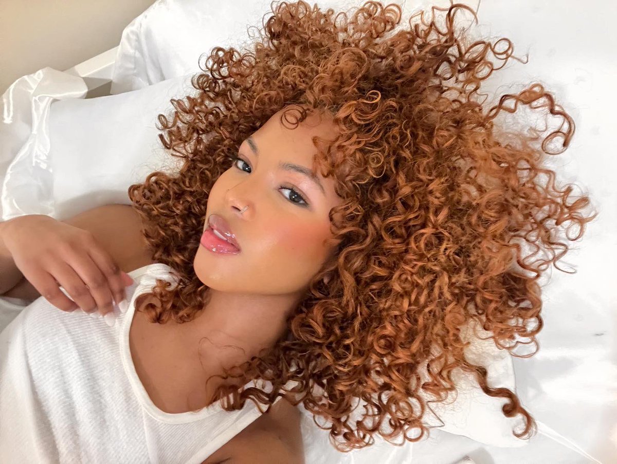 _ebty's tweet photo. I’m my own muse https://t.co/E5pClBypje