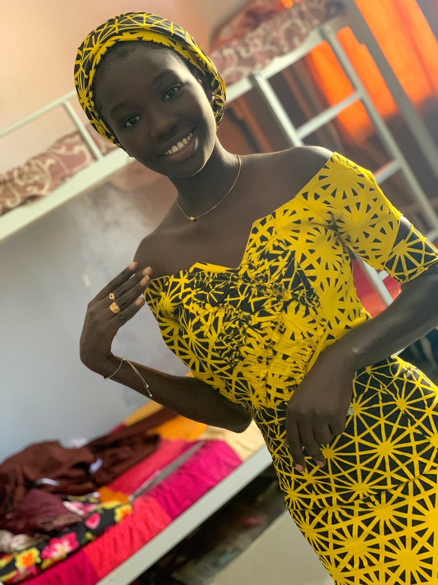 fatima_gui1's tweet photo. L’amitié double la joie et réduit les peines🕊❤️une façon de vous présenter ma meilleure ♥️#beaute_noire https://t.co/VBeg3bqMdn