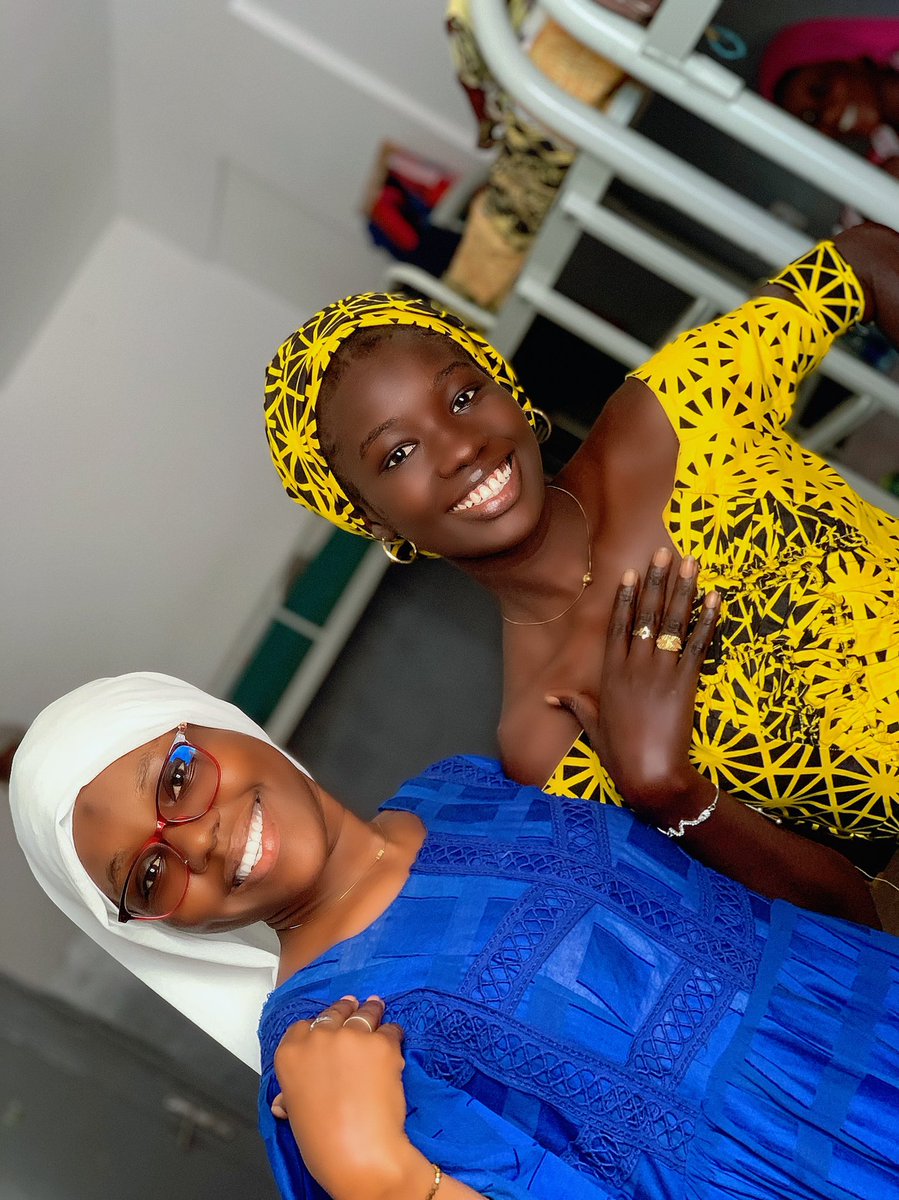 fatima_gui1's tweet photo. L’amitié double la joie et réduit les peines🕊❤️une façon de vous présenter ma meilleure ♥️#beaute_noire https://t.co/VBeg3bqMdn