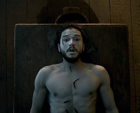 dea_pecuniae's tweet photo. Hoje completa 6 anos que Jon Snow ressuscitou pra absolutamente nada. https://t.co/UczIZcMvFv