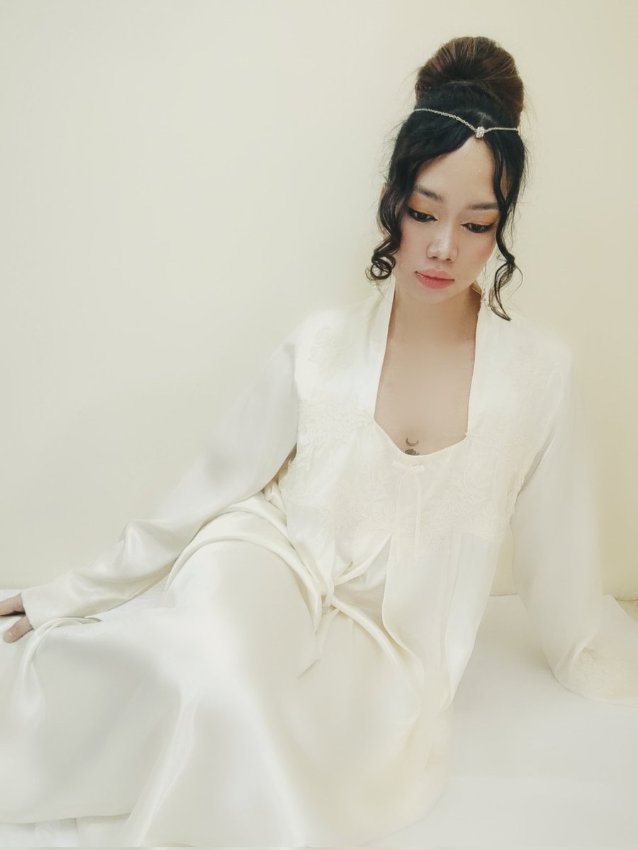 Babymhadz24's tweet photo. My talent modeling and make up π€ beautiful in white #makeup #models #gorgeous #model #beauty #beautiful #Amazing #KSAmodel https://t.co/b7ZsvfXXsN