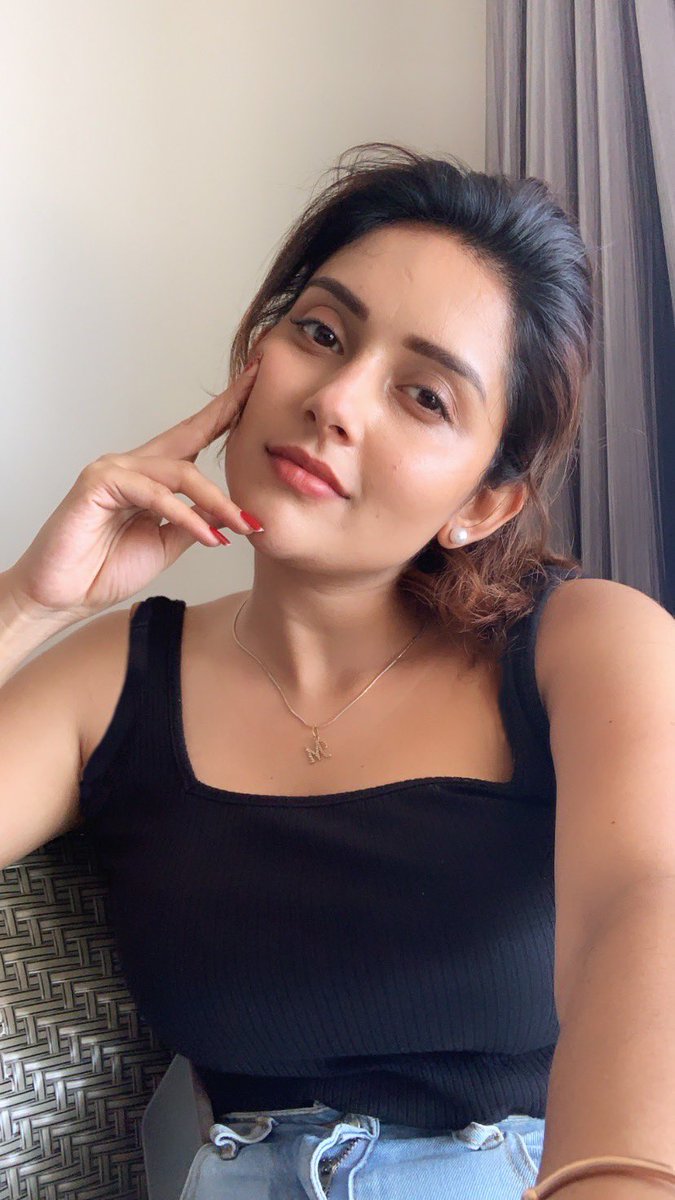 Mahima_Nambiar's tweet photo. 🖤🖤 https://t.co/mdead5bIZ0