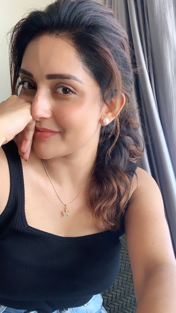 Mahima_Nambiar's tweet photo. 🖤🖤 https://t.co/mdead5bIZ0