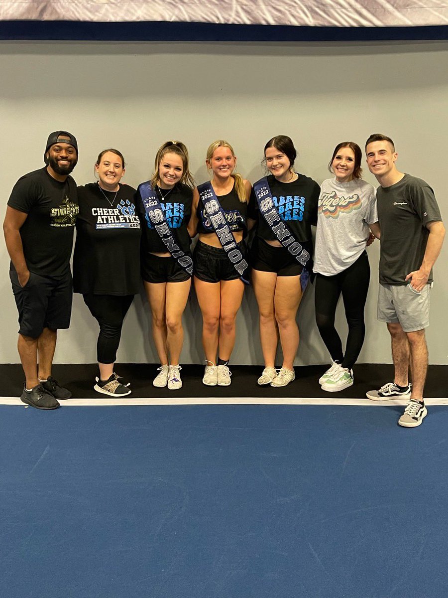 ellanwhitee's tweet photo. will forever be thankful for these 4 coaches. thank you for the best last 2 years, gonna miss y’all more than anything ❤️❤️😭😭 https://t.co/fp5QuEZ0KY
