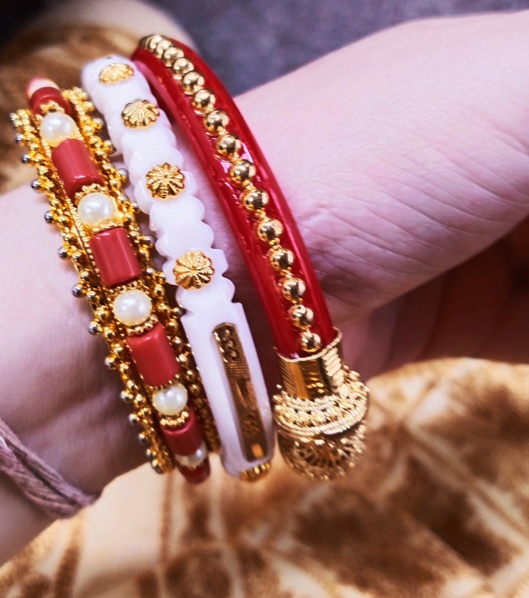 Snehtweets's tweet photo. Two states - wearing Konkani and Bengali suhaag ka bangles. 
#loveforbangles https://t.co/FUmgbaGb9Q