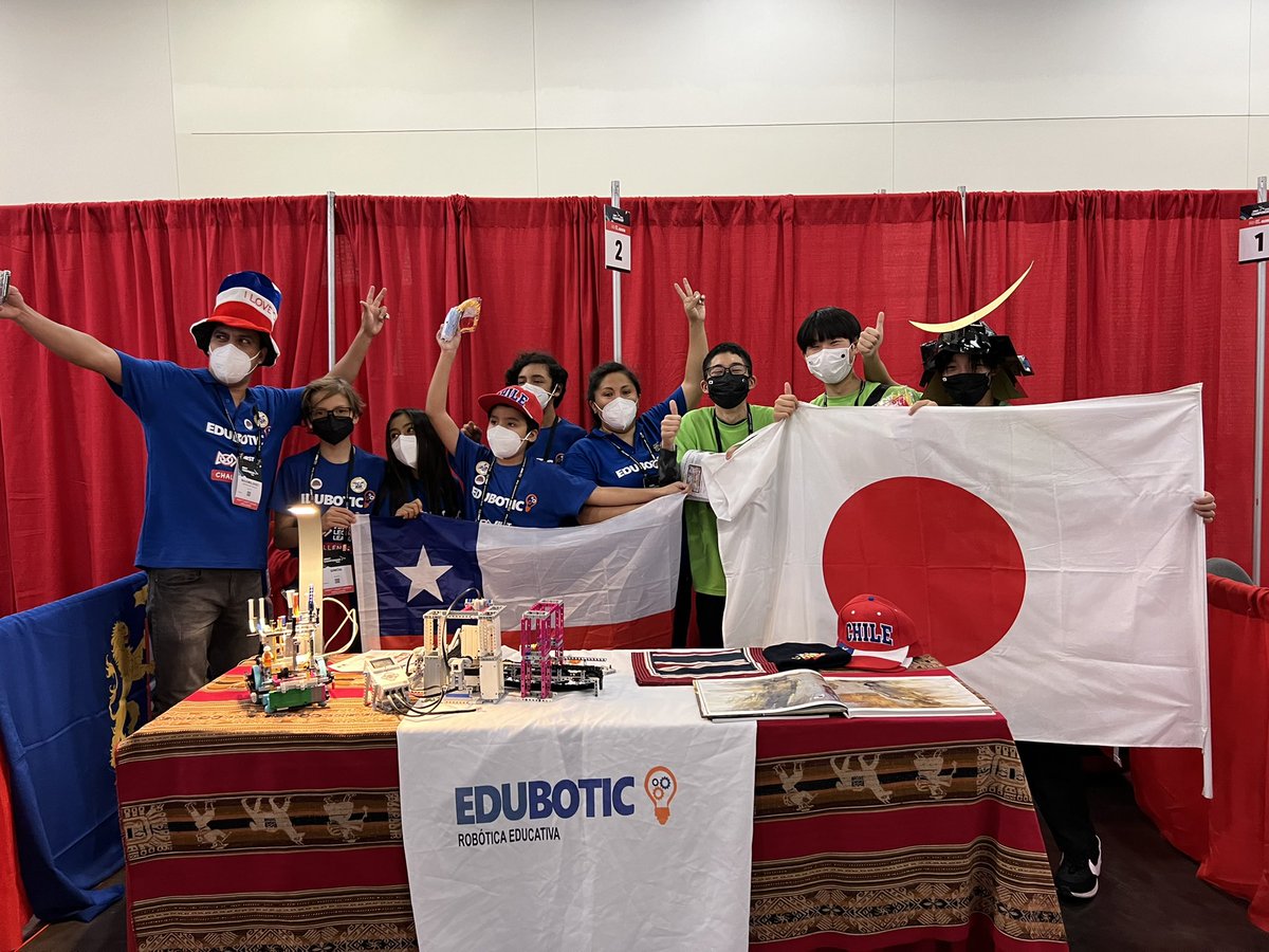 edubotic's tweet photo. Nuestro equipo representó a #CHILE en el mundial de robótica @firstlegoleague  en Houston Texas. Una increíble experiencia que. Nos permite darle a nuestros niños la mismas oportunidades de aprendizaje STEAM https://t.co/TPDowNyUgZ
