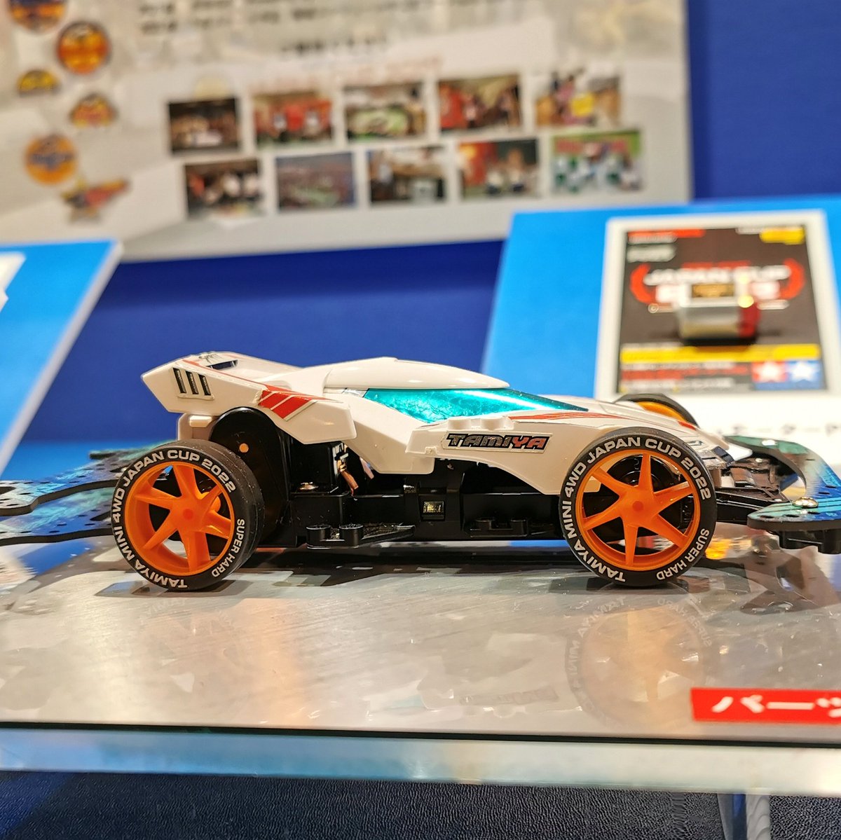 お取り寄せ】 タミヤ ミニ四駆 中径ハードタイヤ シルバー 4セット 新品未使用品 限定 スーパーハード ローハイトタイヤ & レッド メッキ 5本スポーク ホイール ネオVQS タミヤ 95592 ミニ四駆 パーツ
