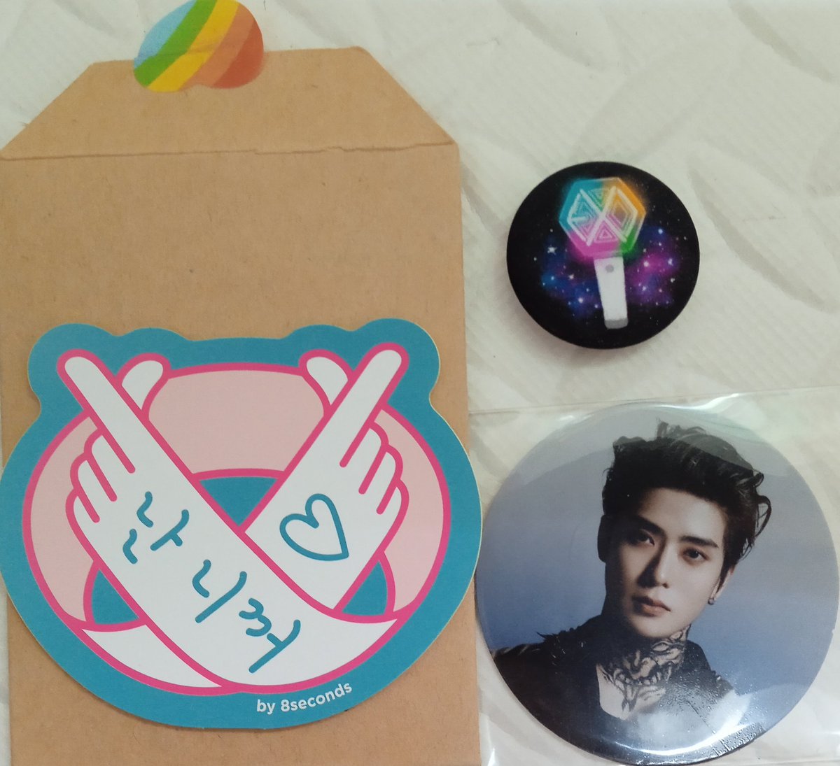 JHyunSanity's tweet photo. May poging pogs na umuwi 😍
Nasa budol talaga ang true love at peace of mind. Chars mga 1/2

Thank you @fabadoies for bringing the Jaehyun cc safely with freebies 💚 https://t.co/sJszJ7Kwc3