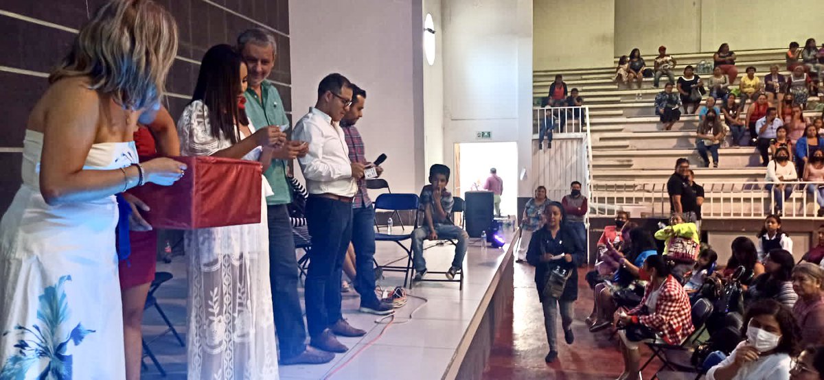 Muchas felicidades al tesoro más especial que tenemos en familia: a nuestras mamás!! Agradezco la invitación de <a href="/GloriaTapia_/">Gloria Tapia Reyes</a> y la Secundaria Nicolás Romero al festival de día de las madres.