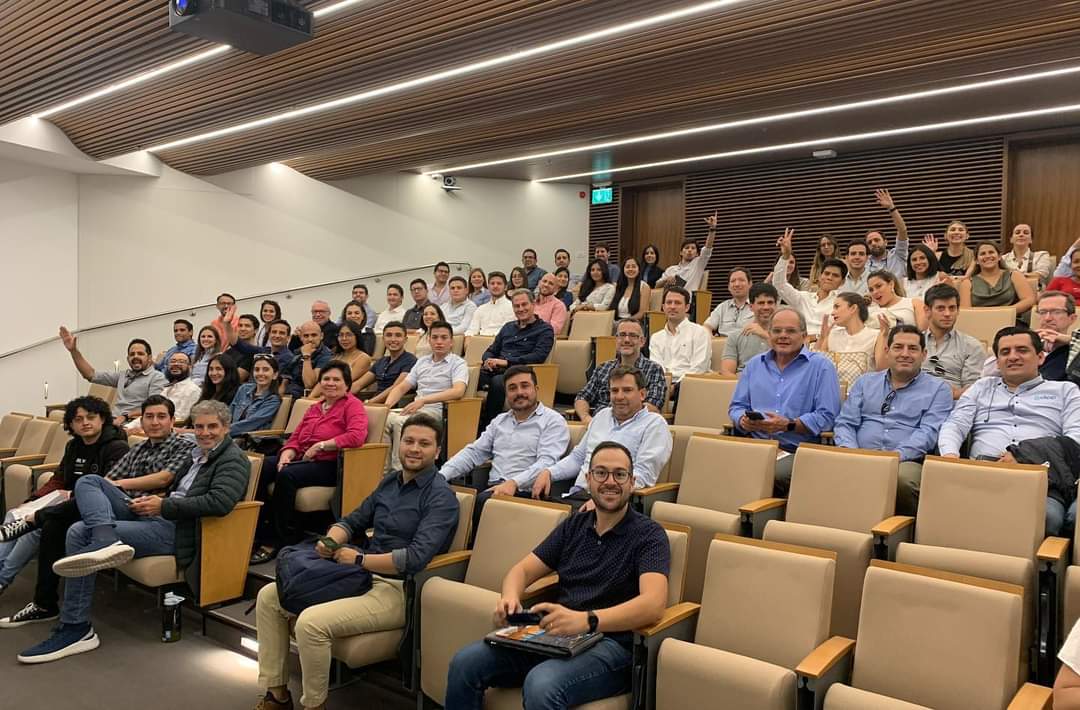 CITECec's tweet photo. Seguimos en 🇮🇱! Hemos aprendido y compartido mucho sobre las nuevas tendencias Tech! @Similarweb @Meta @Riskified @WeizmannUSA 🚀👏🏻 #InnovaUp  toda esta misión de ecuatorianos comprometidos por una nueva visión y gestión en Ecuador 👏🏻👏🏻 https://t.co/uREpcuytcB