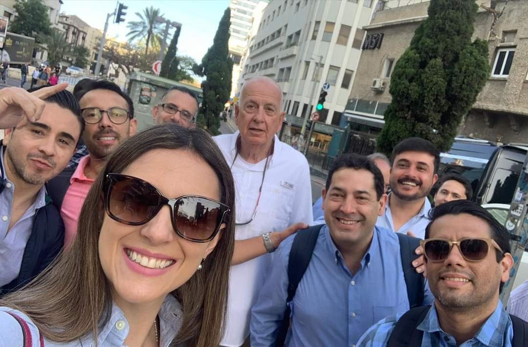 CITECec's tweet photo. Seguimos en 🇮🇱! Hemos aprendido y compartido mucho sobre las nuevas tendencias Tech! @Similarweb @Meta @Riskified @WeizmannUSA 🚀👏🏻 #InnovaUp  toda esta misión de ecuatorianos comprometidos por una nueva visión y gestión en Ecuador 👏🏻👏🏻 https://t.co/uREpcuytcB