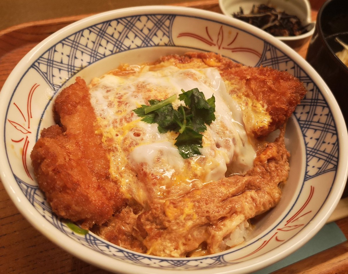 昼餉 仙台エスパル店地下一階の『ひっつみ庵』にて白金豚のかつ丼を食す 美味い美味い ひっつみ庵、流石なり 皆々も是非