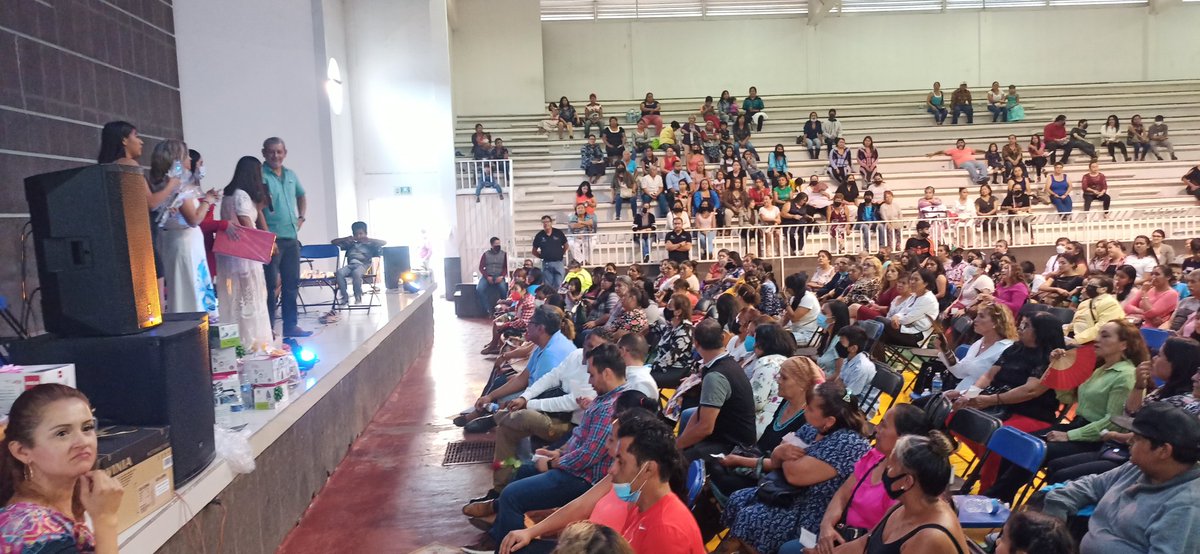 Celebramos a las mamás, en su día en la Secundaria Nicolás Romero, con la banda sinfónica del Maestro Lucas Rivero, en donde cantamos, bailamos y nos divertimos con todas nuestras amigas.

#FelizDiaDeLasMadres
#GloriaTapia