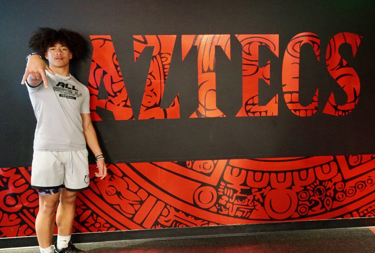 ZaedenSelu's tweet photo. Chicago here we come 😤😤 @Pylon7on7 @MooseB90 @All_Poly_Sports @paultoala65 #bayarea #7v7 #nationalsbaby #number1 #hatedforareason https://t.co/993HGHk387