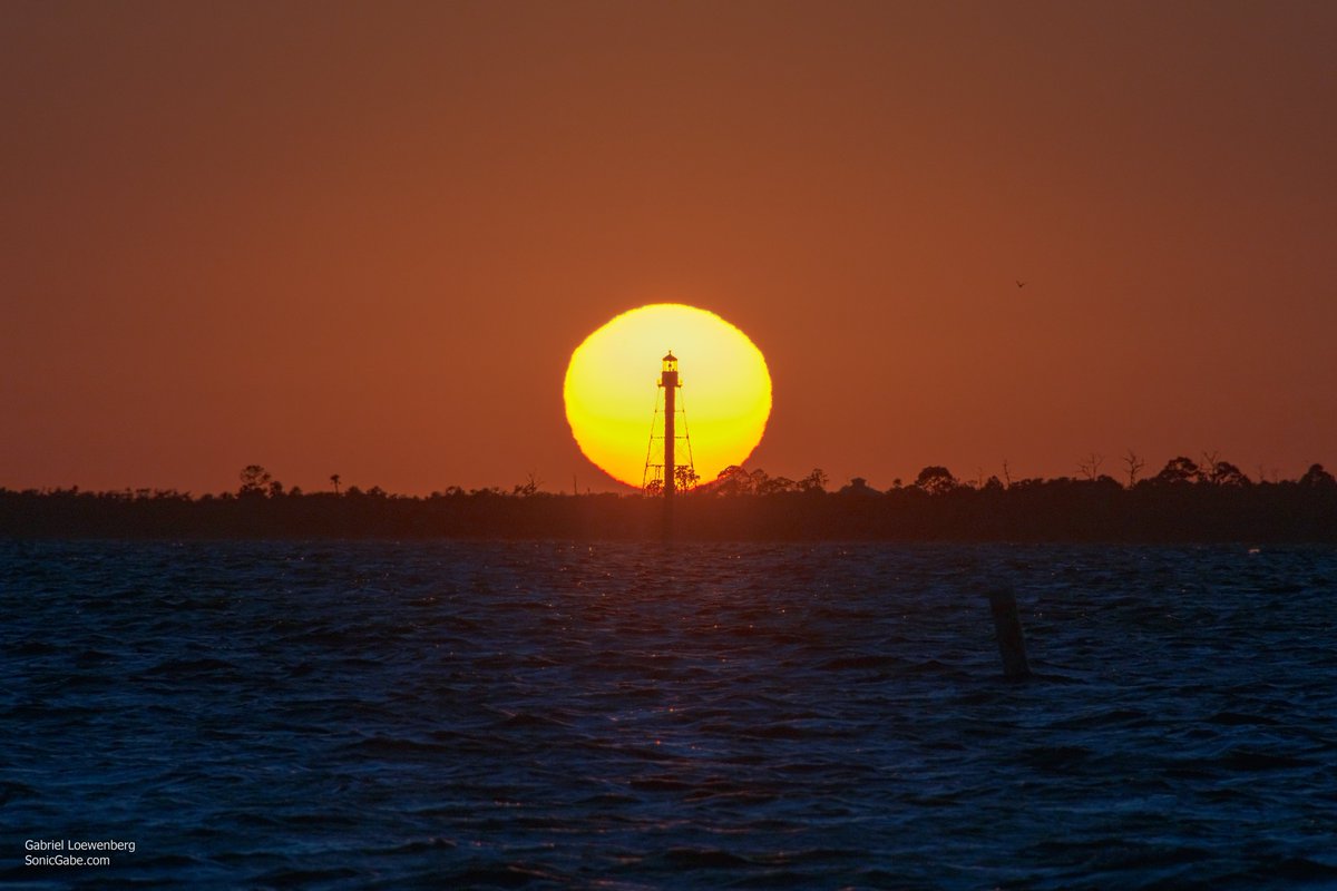 sonicgabe's tweet photo. Tonightβs #sunset at the #AncloteKey #Lighthouse.
#florida #stormhour #AncloteKeyLighthouse https://t.co/Fqh7bnYUVN