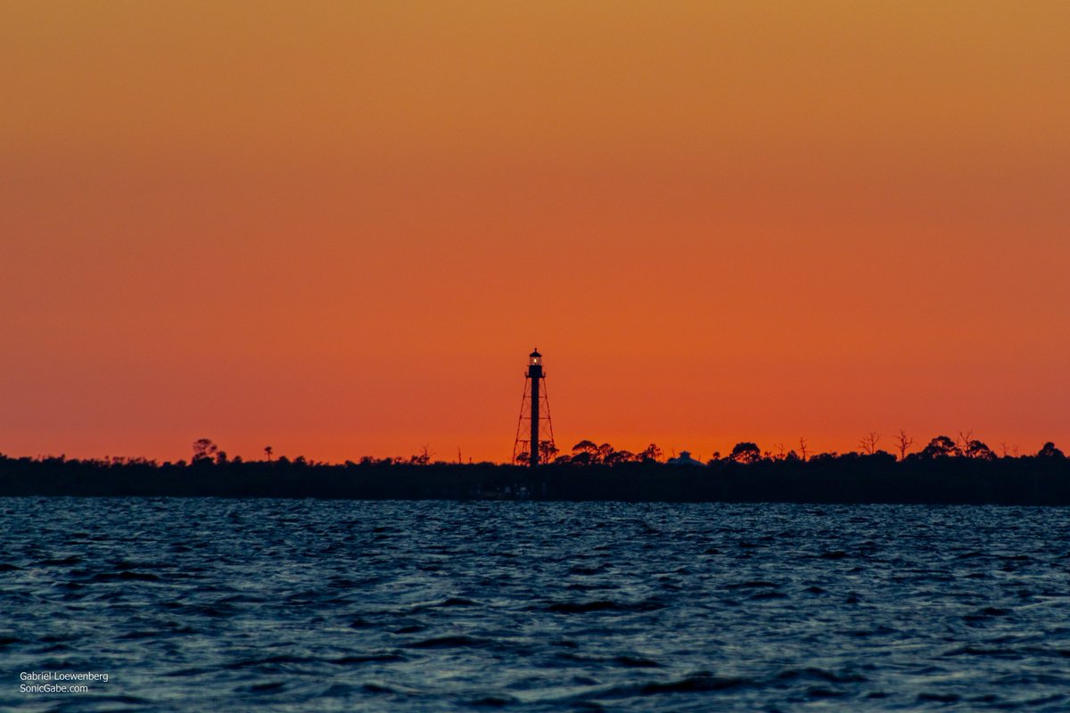 sonicgabe's tweet photo. Tonightβs #sunset at the #AncloteKey #Lighthouse.
#florida #stormhour #AncloteKeyLighthouse https://t.co/Fqh7bnYUVN