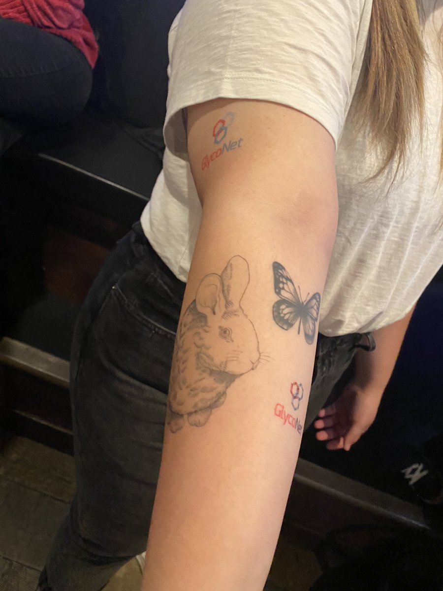 SynBioDulce's tweet photo. Only cool people have GlycoNet tattoos 😎💙 #CaptureCGS @glyconet_nce https://t.co/m6fgUbM8SW
