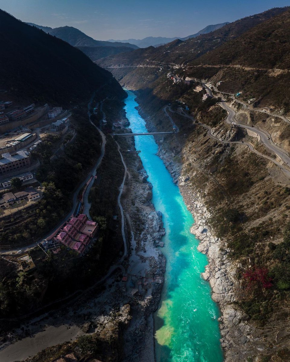 Satyanesi007's tweet photo. Marvelous view of Alaknanda river amidst beautiful mountains just before meeting Bhagirathi river in Devprayag..
Namo Namo Hai Shankara 🙏 https://t.co/gU31TSWTep