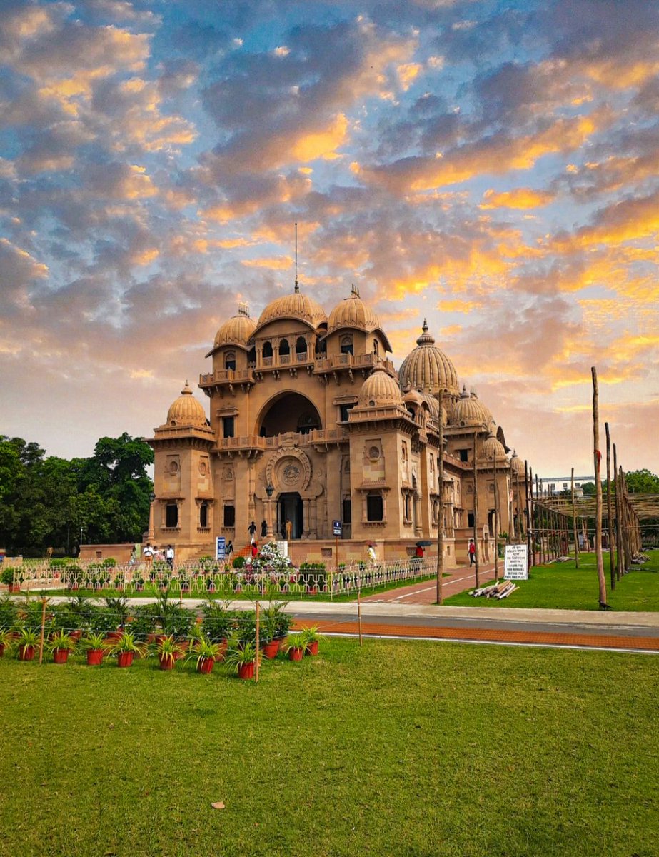 Welcome to Belur Math, the Headquarters of Ramkrishna Math. A place where religious sentiment and beauty converges.
.
.
© Arpan Adhikary
Shot On :- #SamsungM30s 
.
<a href="/Pindle_India/">PINDLE INDIA 🇮🇳</a> <a href="/Monojit2301/">Kolkatar Chobiwala</a> <a href="/dk_camography/">Deepayan Khatua</a> <a href="/NatGeoIndia/">Nat Geo India</a> <a href="/SamsungMobile/">Samsung Mobile</a> <a href="/SamsungIndia/">Samsung India</a> 
.
pindle.io/web/share?sid=…