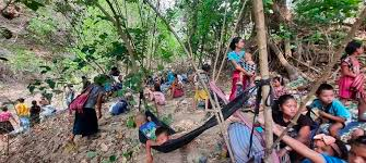 HURFOM's tweet photo. 1/3 Pado Saw Soe Myint, chairman of the KNU Brigade #1 in Thaton District, confirmed that the army and the BGF have arrested about 100 local villages as human shields and porters at the Lay Kay camp #Mon State, Beelin Township. https://t.co/fKqLs3RWMd