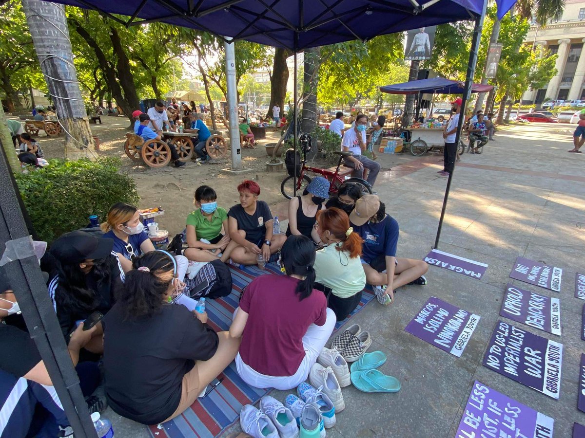 gabrielayouthph's tweet image. Narito ang Gabriela Youth sa Kampuhan Laban sa Dayaan sa Liwasang Bonifacio para igiit ang malinis at matapat na Halalan 2022.

Kung kayo ay narito o di kaya papunta pa lamang, tara na rito sa purple booth! 💜✊

#KontraDaya