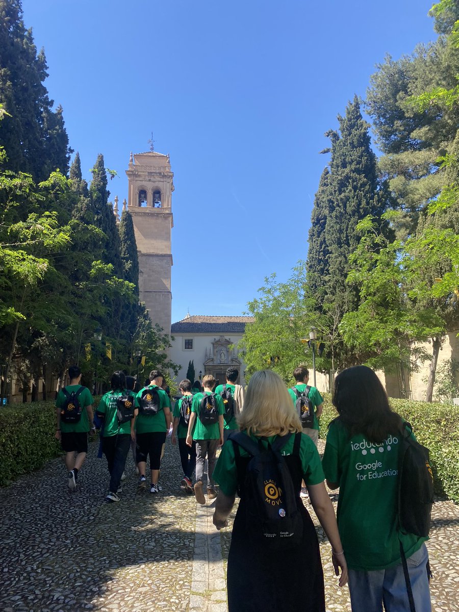 ieducando's tweet photo. 🔛¡Ya estamos en #Granada para el segundo #Classonmove! 👏👨💻
⭐️Los alumnos del IES Ángel Ganivet comienzan a recorrer el centro de Granada para realizar actividades relacionadas con diversas asignaturas con sus dispositivos #Chromebooks ✅ https://t.co/PKKGY0zAsQ