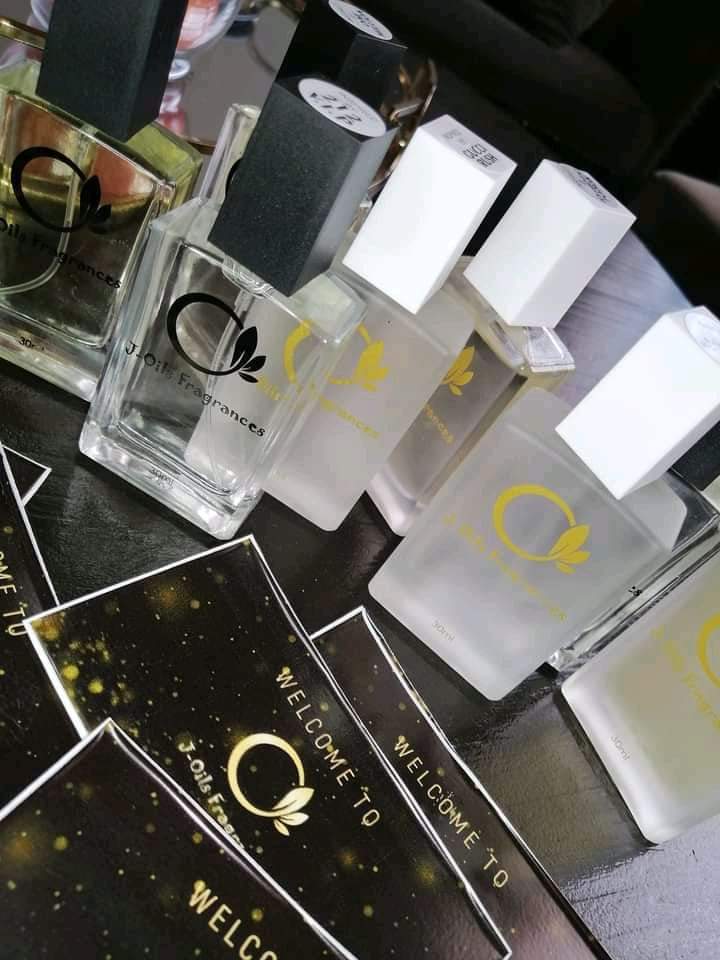 Mmule47641623's tweet photo. ‼️30 ml Perfumes available ‼️

One million (m)
Tom Ford (m)
Black xs (m)
Dunhill Blue desire (m)
Invictus (m)
212 VIP (m)

Chloe (f)
White Diamond (f)
Copelia (f)
Gucci Rush (f)

R150 each 📲0731426030 #GirlTalkZA #BlackOwnedBusiness #DJSBU #Girlsbuy #Loadshedding https://t.co/XKWEBtRIUf