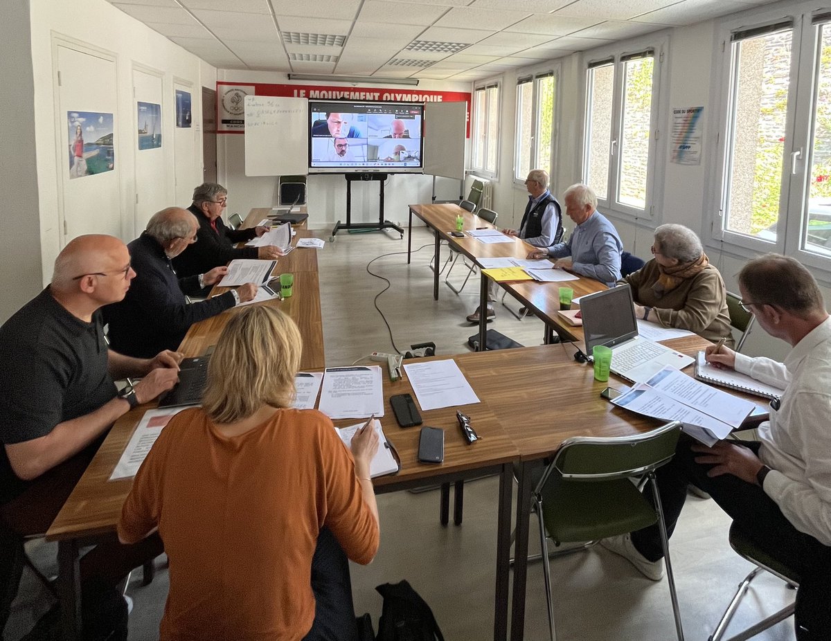CdosManche's tweet photo. Beaucoup de monde ce matin dans les locaux du #CDOSManche avec la signature régionale du nouveau #POST avec le @CROS_Normandie et nos amis des @CDOS_Calvados #CDOS61 #CDOS27 et #CDOS76
@LaManche50 @ornedepartement @EureenNormandie @seinemaritime @CalvadosDep @didierseminet https://t.co/0cmGsVkA9F