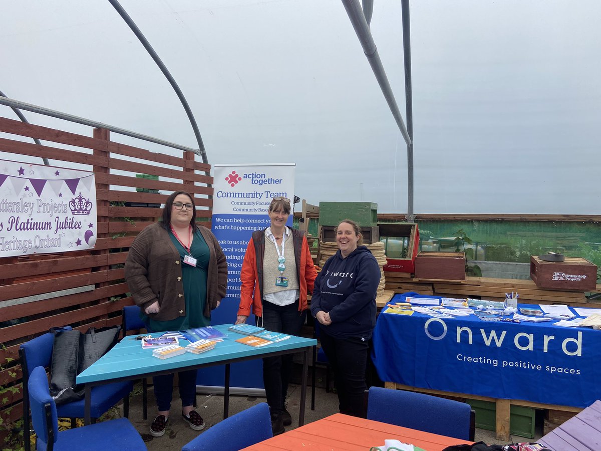 TamesideCouncil's tweet photo. The team are ready to welcome you at the #HattersleyProjectsOpenDay 

Come and join us and find out about amazing volunteer opportunities in your community 

@Onward_Homes 
@WeActTogether 
@HealthyHyde 

📍SK14 3GJ https://t.co/pdRpKqtfbf