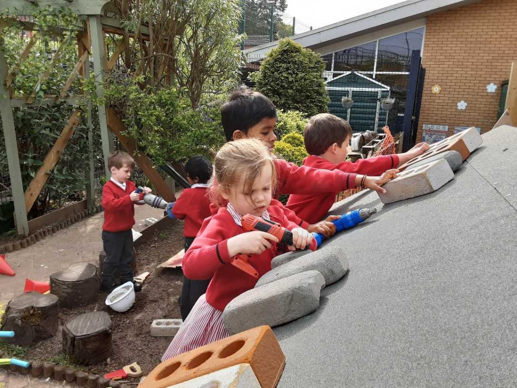 NULS_Nursery's tweet photo. So busy at Little NULS Construction Ltd! Future engineers and architects have to start somewhere. We learnt lots of new words and about planning, team work and what machinery might do on site. #LittleNULS #NULS #learningthroughplay #excellentEYFS https://t.co/82QX3Y3Usu