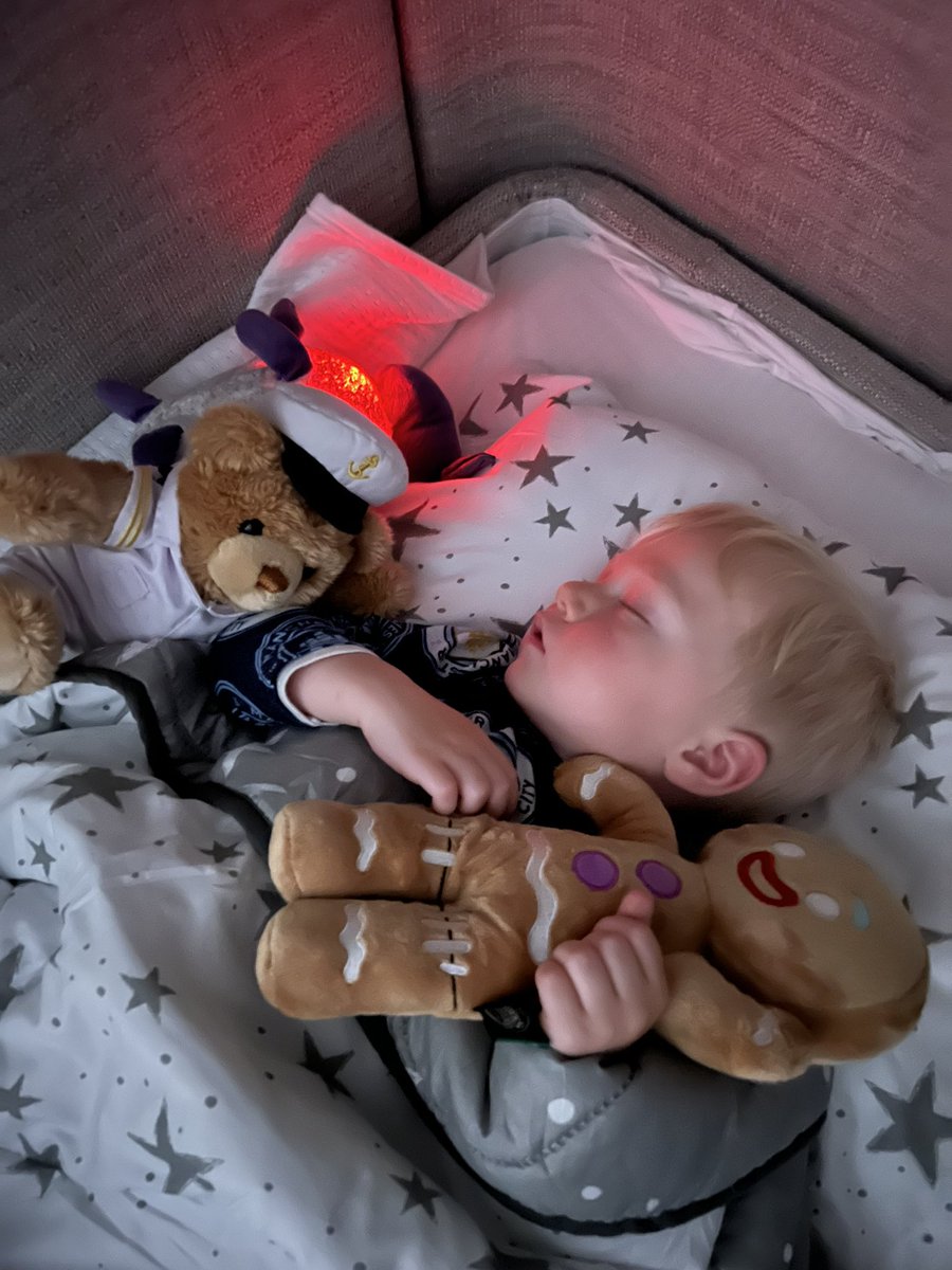 Impromptu sea day yesterday for Captain Ted and Iona but he still managed to tire himself out ready for Alesund today 💙🥰 <a href="/pandocruises/">P&O Cruises</a> #iona #kidsthatcruise