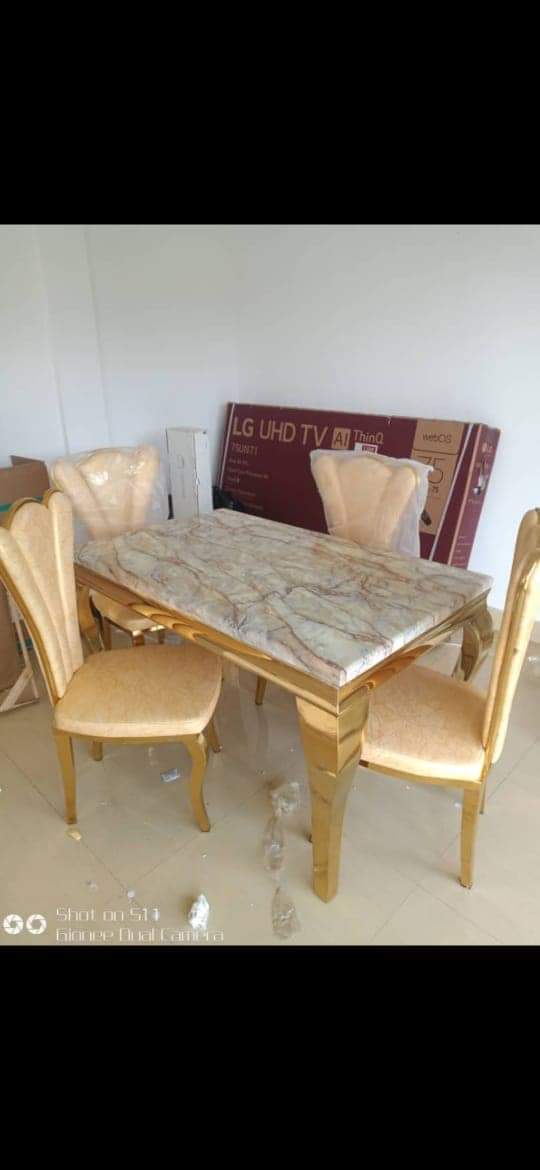 FunituresJ's tweet image. 