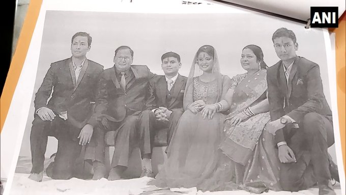 timesofindia's tweet image. I gave my son all my money, got him trained in America. I don't have any money now. We have taken a loan from bank to build home. We're troubled financially&amp;amp; personally. We have demanded Rs 2.5 cr each from both my son &amp;amp; daughter-in-law in our petition: SR Prasad, Father