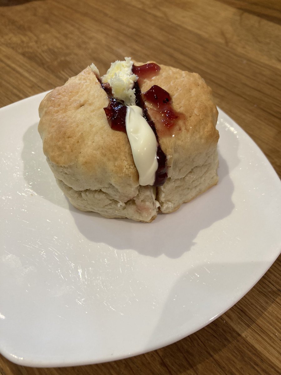 growlaughlearn's tweet photo. Finally solved the age old #JamOrCream first debate https://t.co/Jv8v0VPAUR