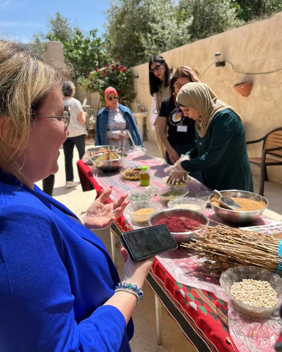 MedPearlsProj's tweet photo. Partners enjoying a #SlowTourism local cuisine experience baking delicious traditional Manaqeesh at a local house in #AlSalt, the second #MedPearlsProject pilot area in #Jordan.
Stay tuned for more updates!
@ENICBCMed
#GOMED #SustainableTourism https://t.co/j2Bp5OX0w3