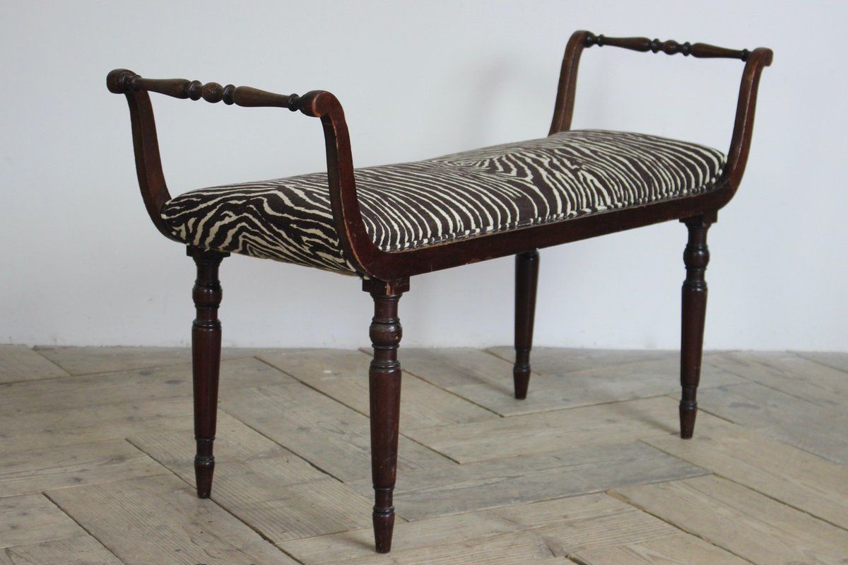 Chic Early 20th Cent Window Seat

bit.ly/3svNE6P

#windowseat #antiqueseating #antiquefurniture