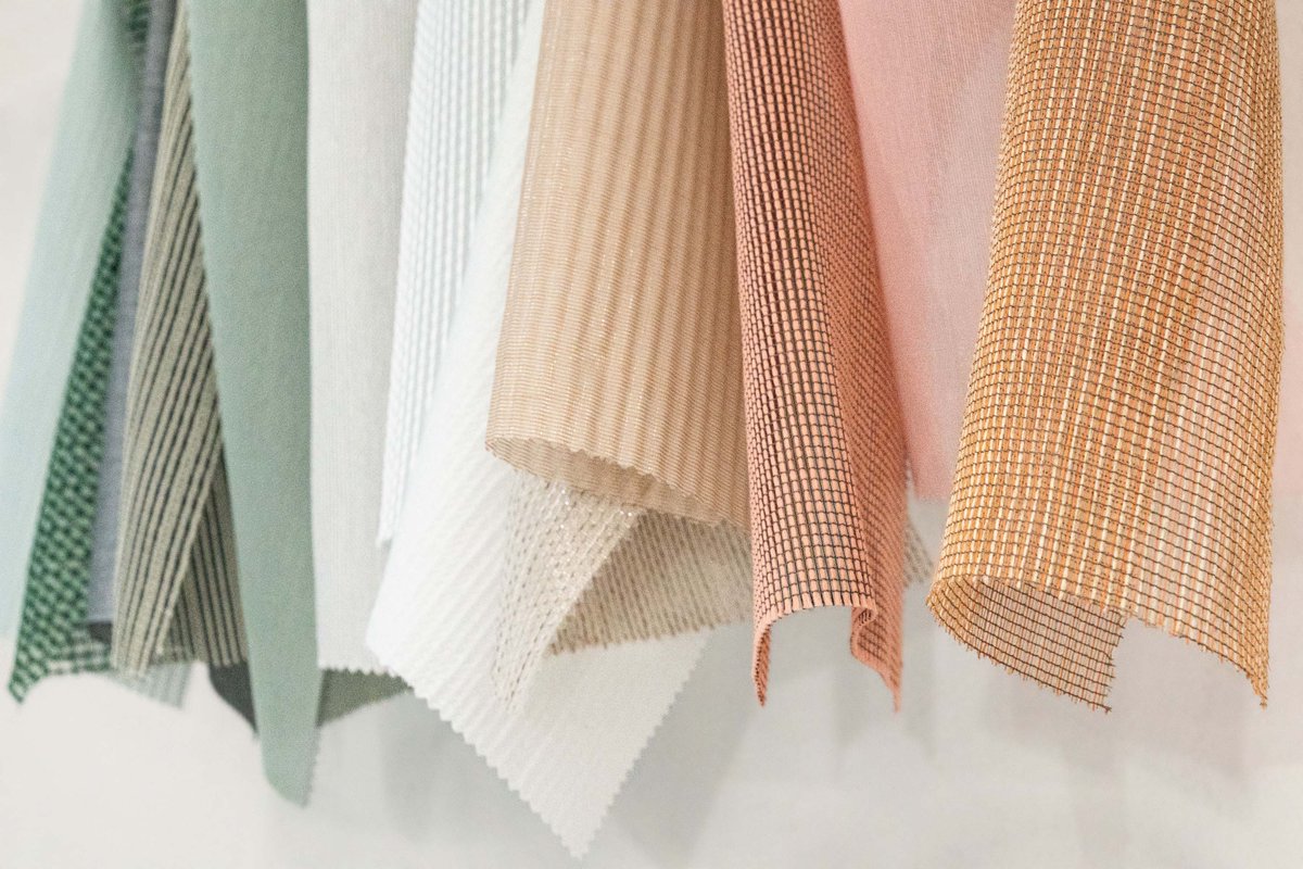 Sometimes a more subtle level of control is required within a space. Harness all the natural light you can get while maximizing visual and thermal comfort, or optically connect a space while creating a flexible physical border. hubs.li/Q019WJ1F0 #transparent #curtains