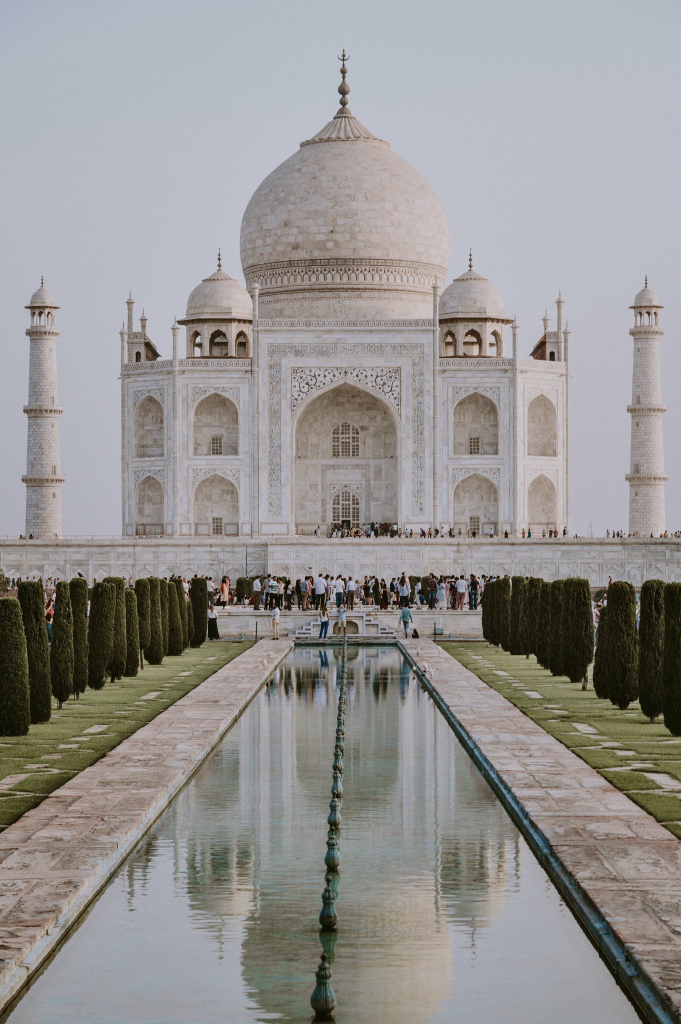 Taj Mahal - một trong 7 kỳ quan mới của thế giới, là một địa điểm du lịch nổi tiếng của Ấn Độ. Hãy cùng khám phá những hình ảnh độc đáo và đẹp mắt của Taj Mahal, những bức ảnh chụp đẹp nhất sẽ mang tới cho bạn những trải nghiệm thú vị và đầy ý nghĩa.