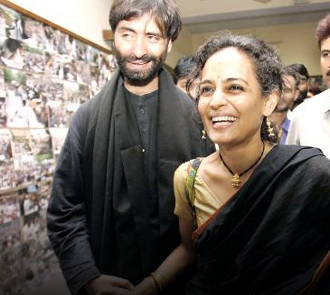 BJYMPNagar's tweet photo. Yasin Malik, Chief Guest of PM Manmohan Singh, Friend of Arundhati Roy,
has ACCEPTED in court that he was funding terrorists.
#YasinPleadsGuilty #yasinmalik 

@amitmalviya @INCKarnataka @INCIndia @BJYM @BJP4India https://t.co/MWTppbt4cD