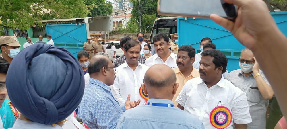VelmuruganTVK's tweet photo. தமிழ்நாடு சட்டமன்றப் பேரவையின் பொதுக் கணக்கு குழுவின் சார்பில் இன்று சென்னை மாவட்டம்,சேத்துப்பட்டில் செயல்பட்டுவரும் நவீன கழிவுநீர் சுத்திகரிப்பு நிலையத்தை பார்வையிட்டு ஆய்வு செய்தோம். https://t.co/fKSKbr2UPB