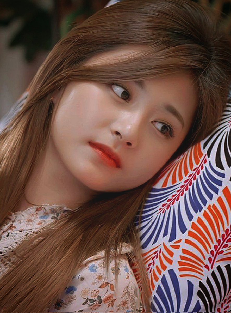 tzuarchives's tweet photo. Her cheeks🤏🍞 #TZUYU #쯔위 https://t.co/4mX1adqOmt