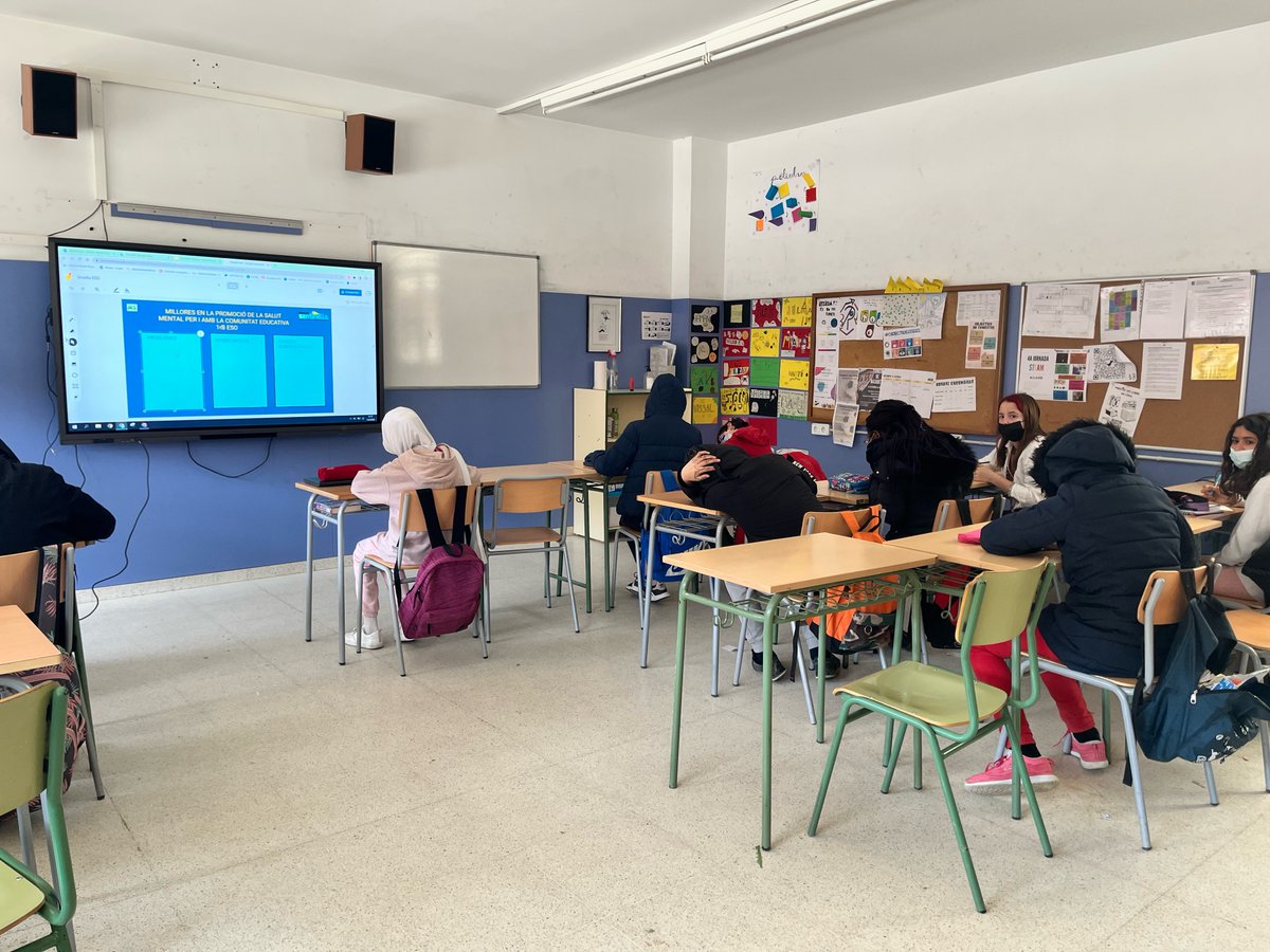 INSAntoniPous's tweet photo. Fem recerca participativa!
Els grups de 1r i 3r d'ESO i 1r de BAT han participat en la recerca participativa del Projecte Escoles Sentinella que té com a objectiu la millora del model de promoció de la salut mental als centres educatius. @IrsiCaixa, @ceeiscat, #EscolesSentinella https://t.co/T4ZvgnFkbv