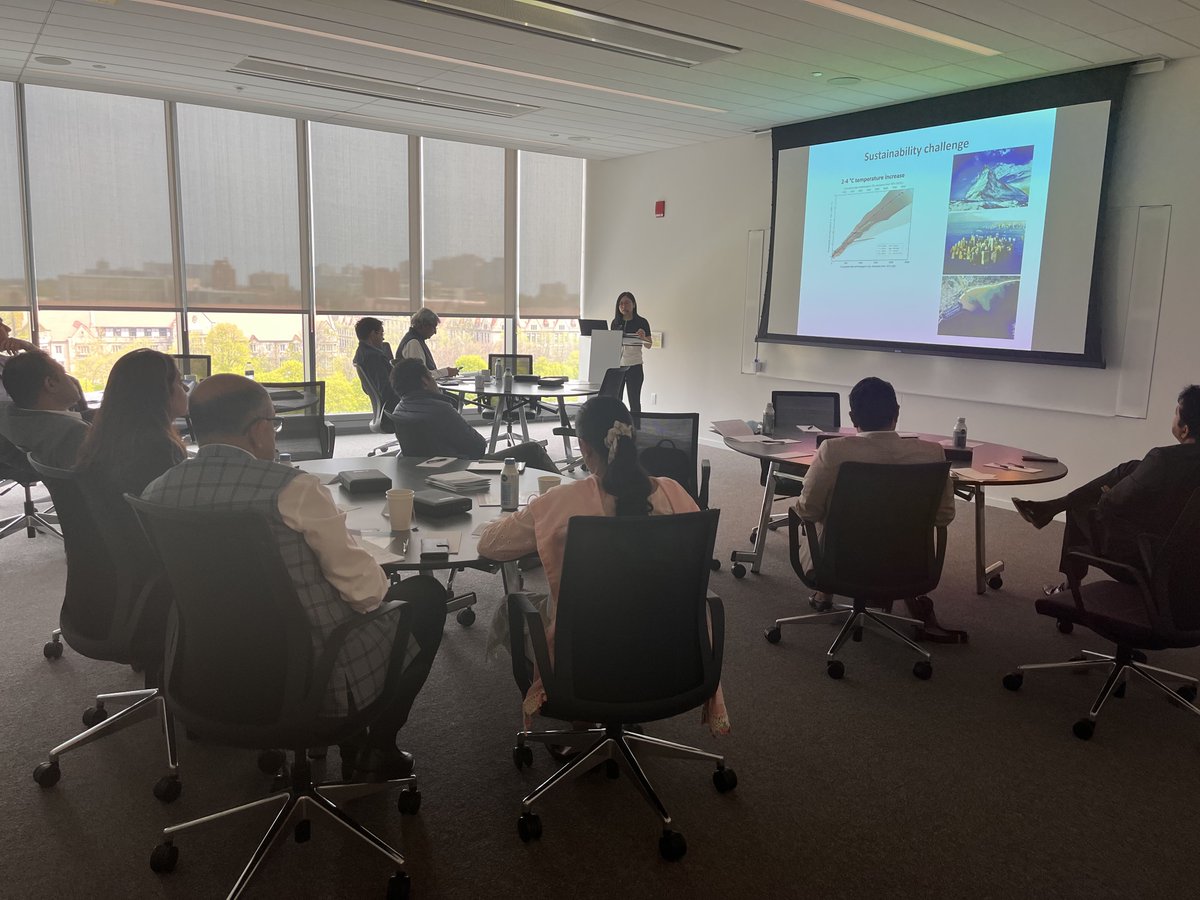 EPIC_India's tweet photo. Day 3: All the visiting #IndianMPs met with @LFFriedman, a @nytimes journalist, to discuss climate policy and give their local viewpoints. Following that, @priyankac19 participated in a public discussion titled "Can the World Phase Out Fossil Fuels?" 1/3
#LegislatorsProgram2022 https://t.co/EIKPvt5Num